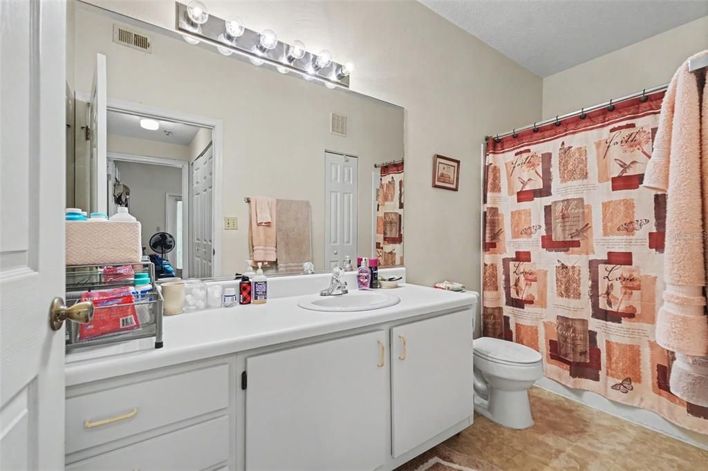 For Sale: $150,000 (1 beds, 1 baths, 734 Square Feet)