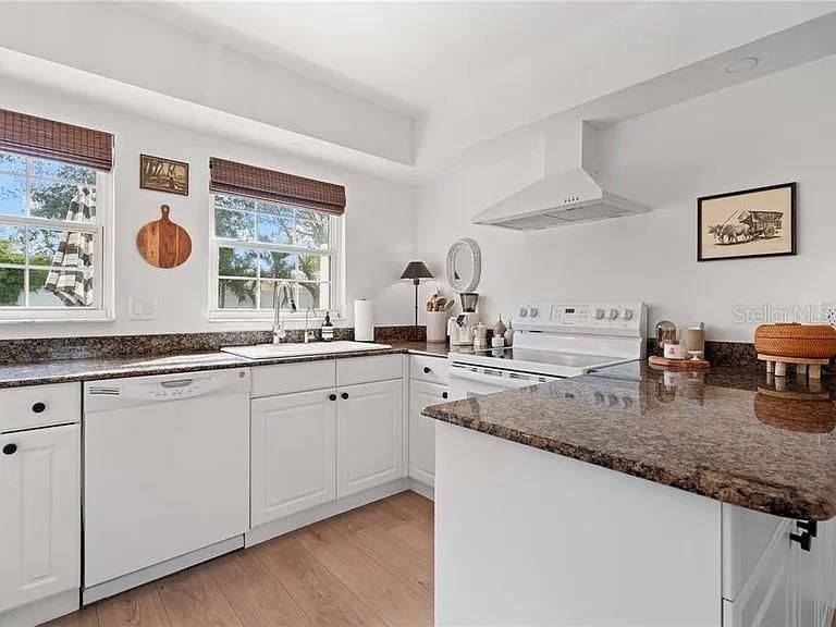 В аренду: $5,400 (4 спален, 2 ванн, 1440 Квадратных фут)