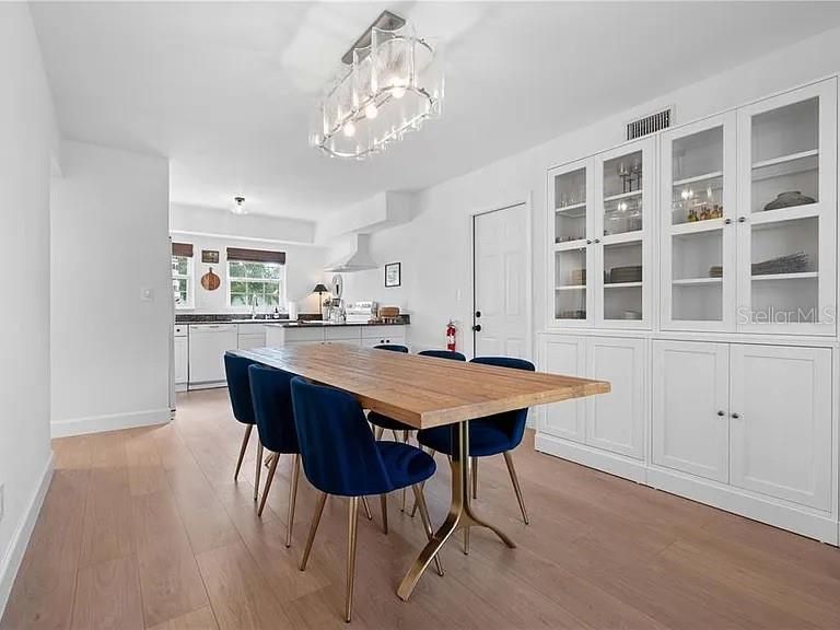 В аренду: $5,400 (4 спален, 2 ванн, 1440 Квадратных фут)