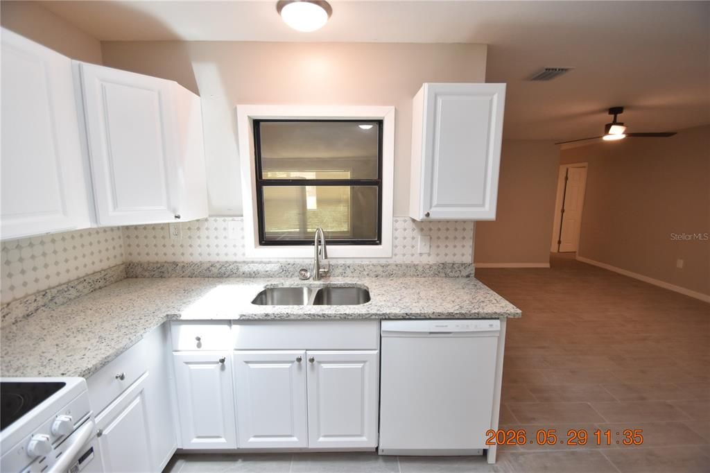For Rent: $1,795 (4 beds, 2 baths, 1960 Square Feet)