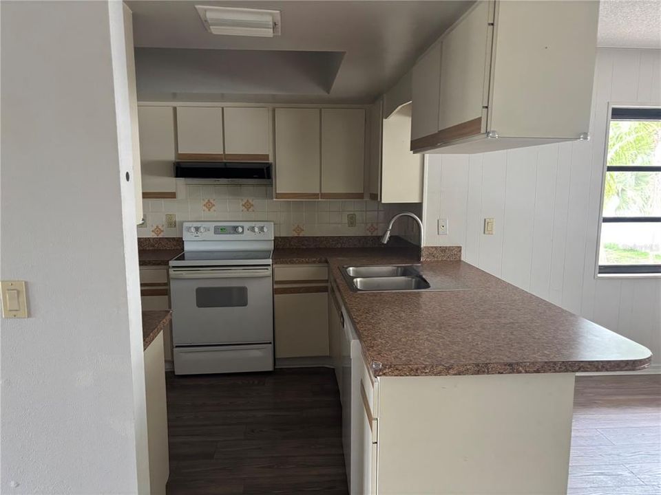 В аренду: $2,000 (2 спален, 2 ванн, 1369 Квадратных фут)