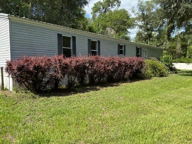 For Rent: $1,400 (3 beds, 2 baths, 1216 Square Feet)