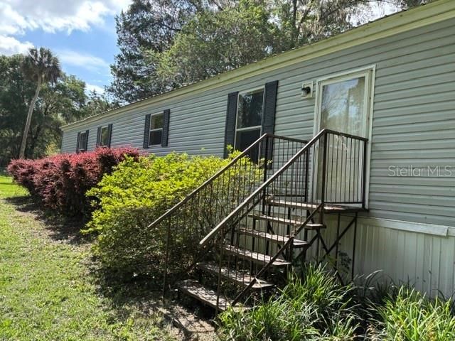 For Rent: $1,400 (3 beds, 2 baths, 1216 Square Feet)