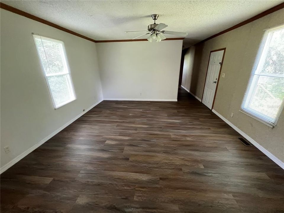 For Rent: $1,400 (3 beds, 2 baths, 1216 Square Feet)