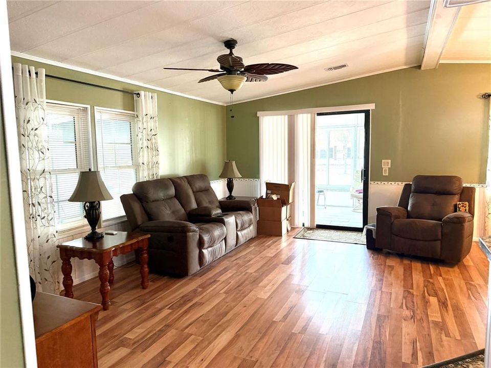 En Venta: $215,000 (2 camas, 2 baños, 1104 Pies cuadrados)
