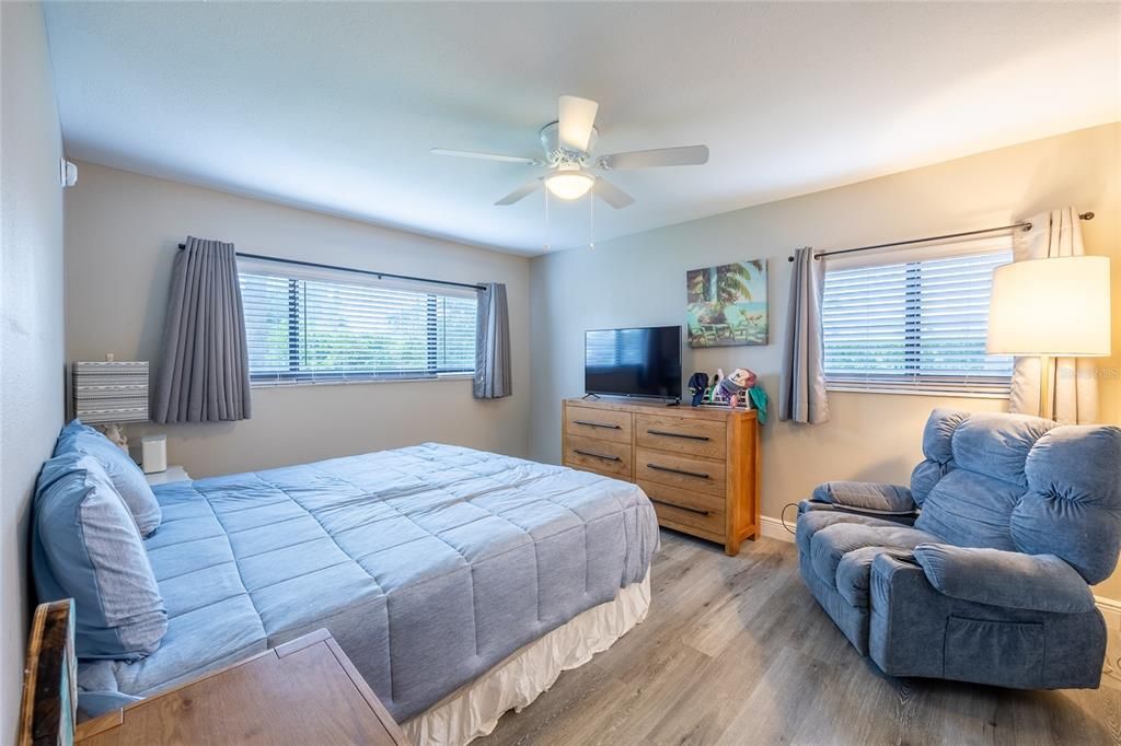 For Sale: $159,715 (3 beds, 2 baths, 1076 Square Feet)