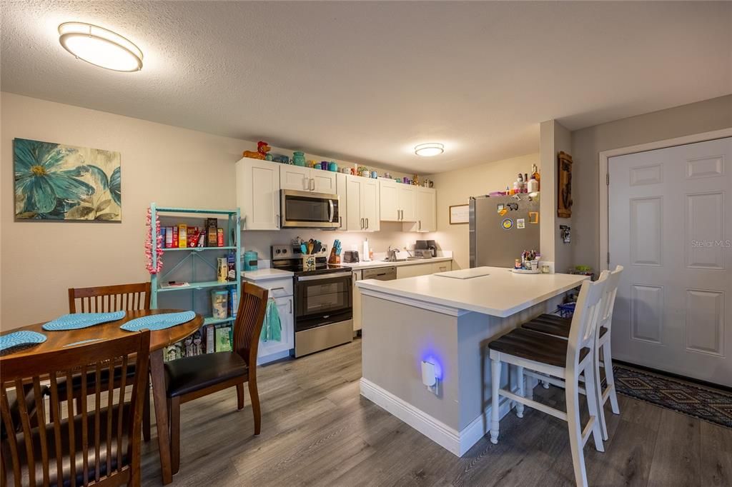 For Sale: $159,715 (3 beds, 2 baths, 1076 Square Feet)