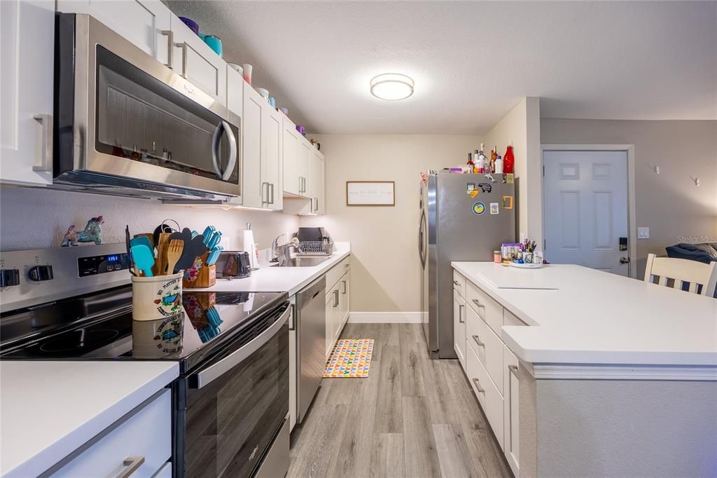 For Sale: $159,715 (3 beds, 2 baths, 1076 Square Feet)