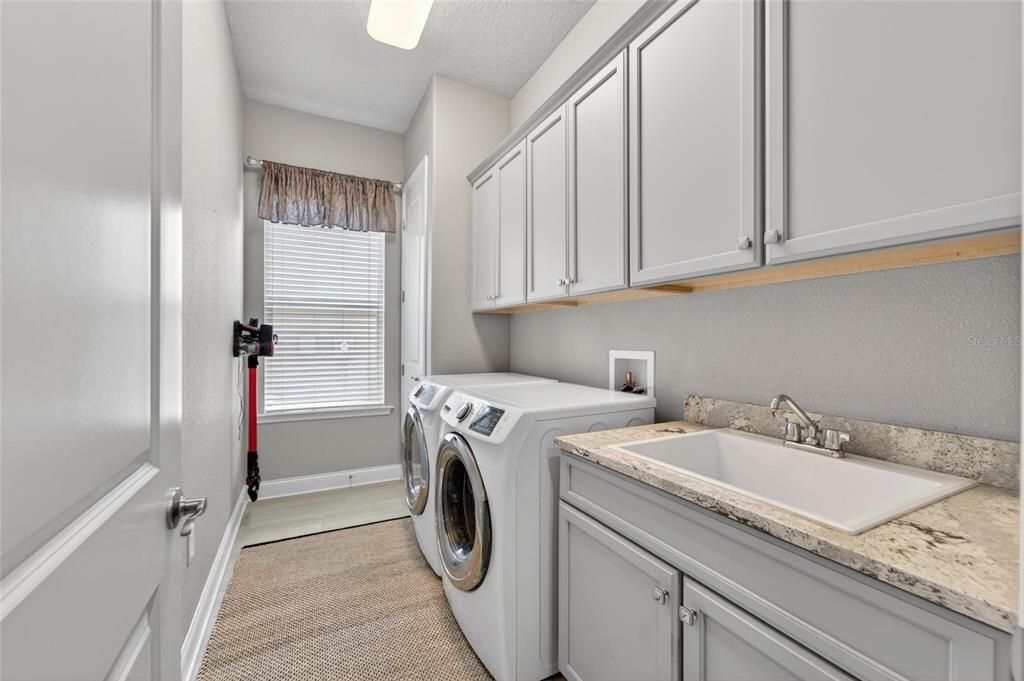 For Sale: $475,000 (4 beds, 2 baths, 2269 Square Feet)