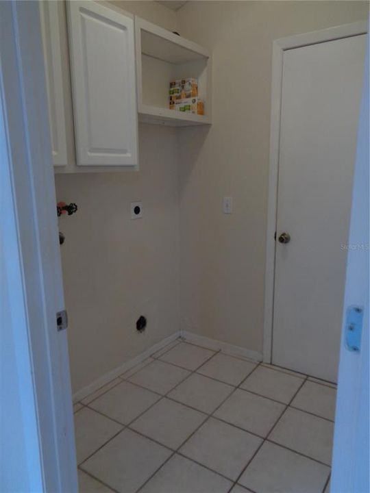 En Renta: $2,295 (3 camas, 2 baños, 1750 Pies cuadrados)