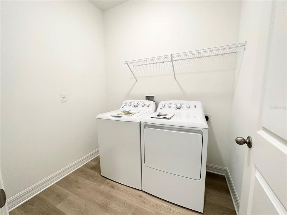 For Rent: $2,499 (3 beds, 3 baths, 1856 Square Feet)