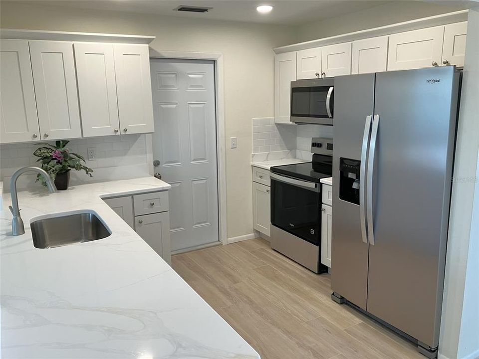 For Sale: $279,900 (2 beds, 2 baths, 1153 Square Feet)