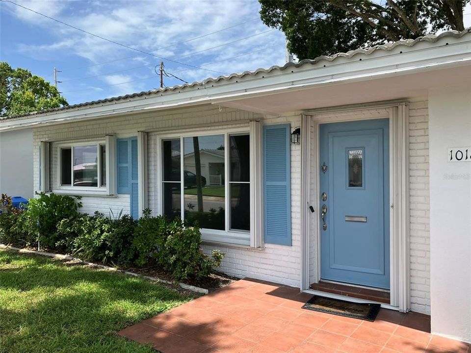 For Sale: $279,900 (2 beds, 2 baths, 1153 Square Feet)