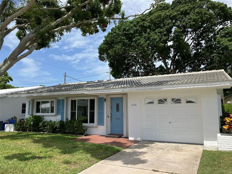 For Sale: $279,900 (2 beds, 2 baths, 1153 Square Feet)
