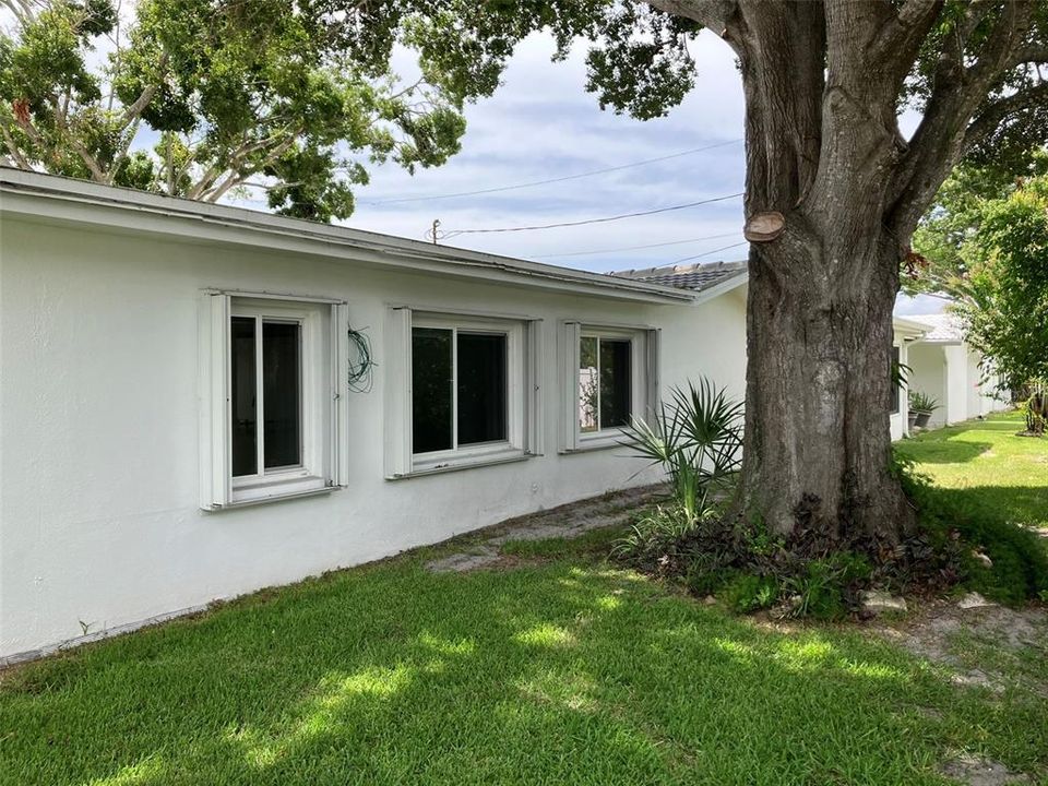For Sale: $279,900 (2 beds, 2 baths, 1153 Square Feet)
