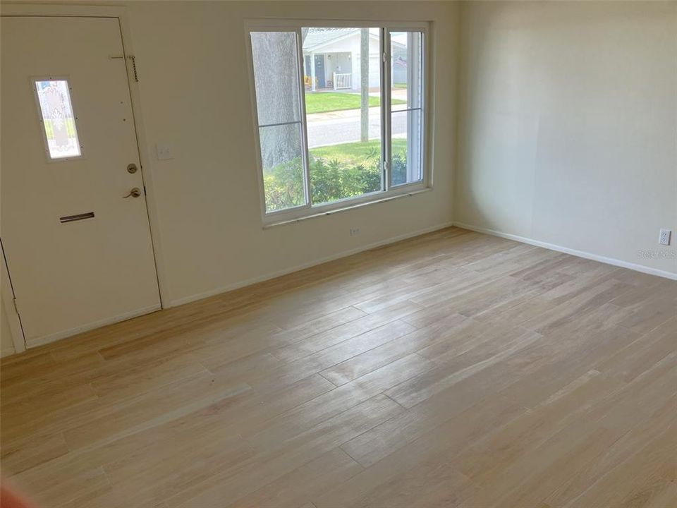 For Sale: $279,900 (2 beds, 2 baths, 1153 Square Feet)