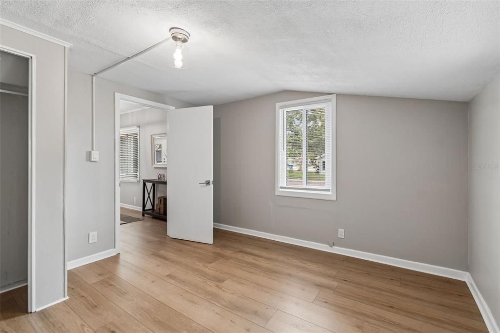 For Sale: $339,000 (2 beds, 1 baths, 1028 Square Feet)