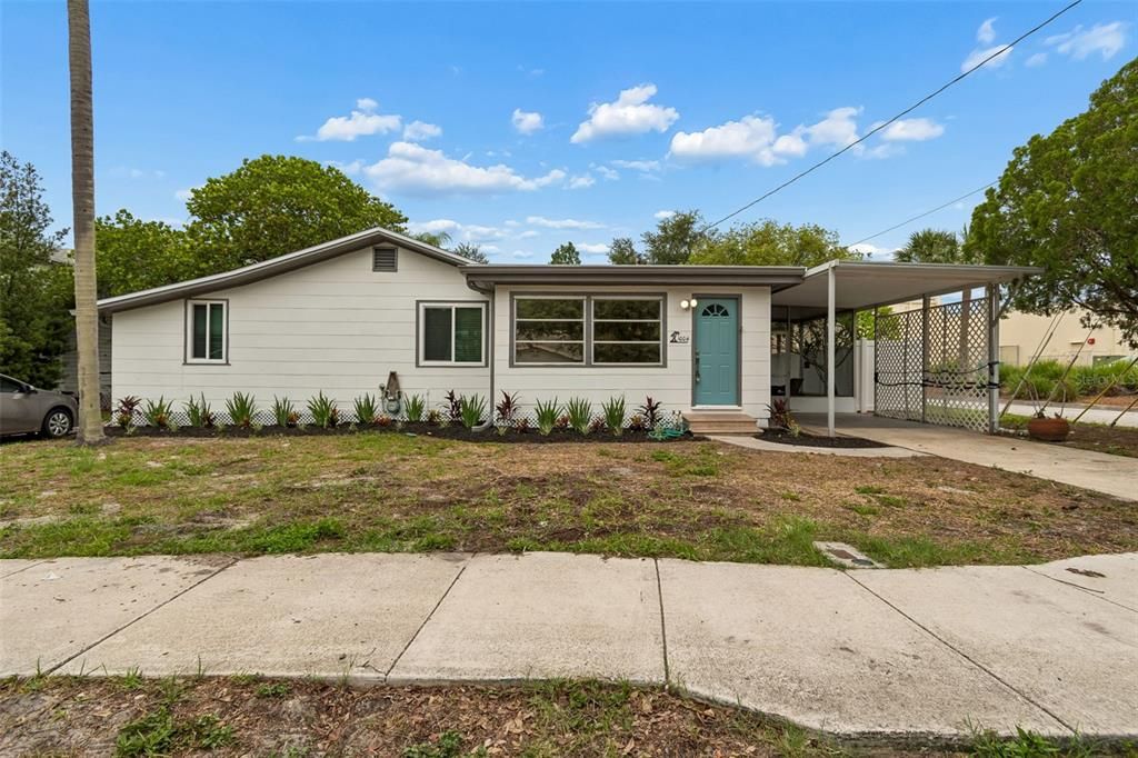 For Sale: $339,000 (2 beds, 1 baths, 1028 Square Feet)