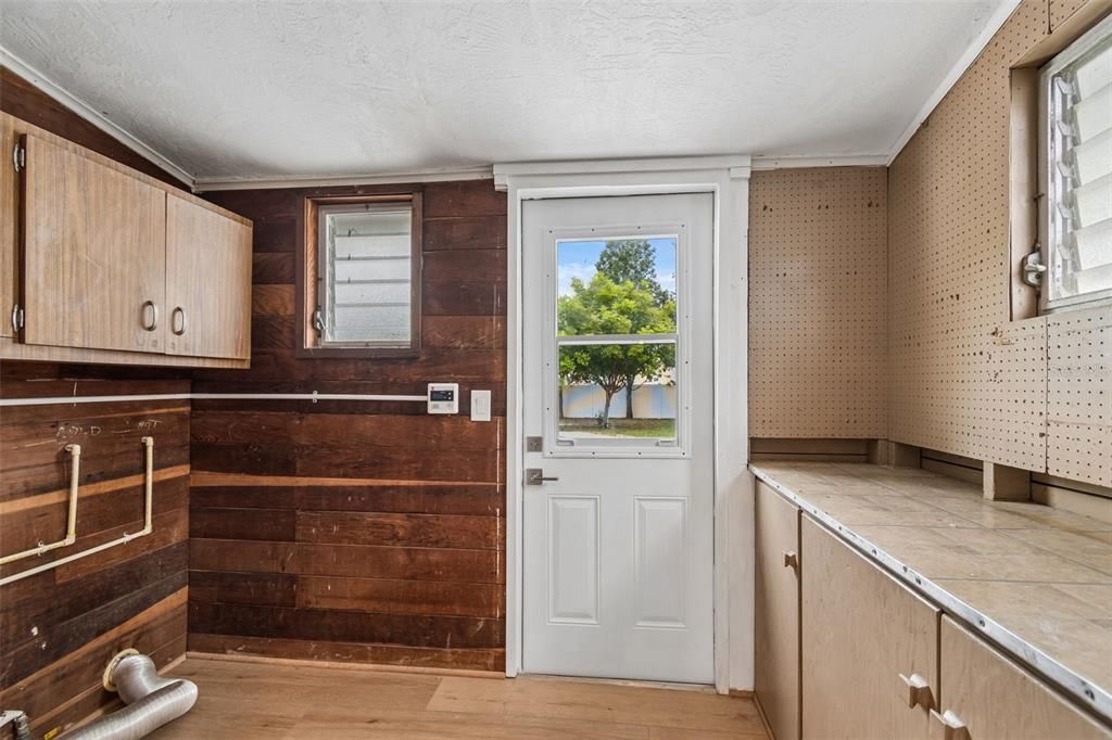 For Sale: $339,000 (2 beds, 1 baths, 1028 Square Feet)