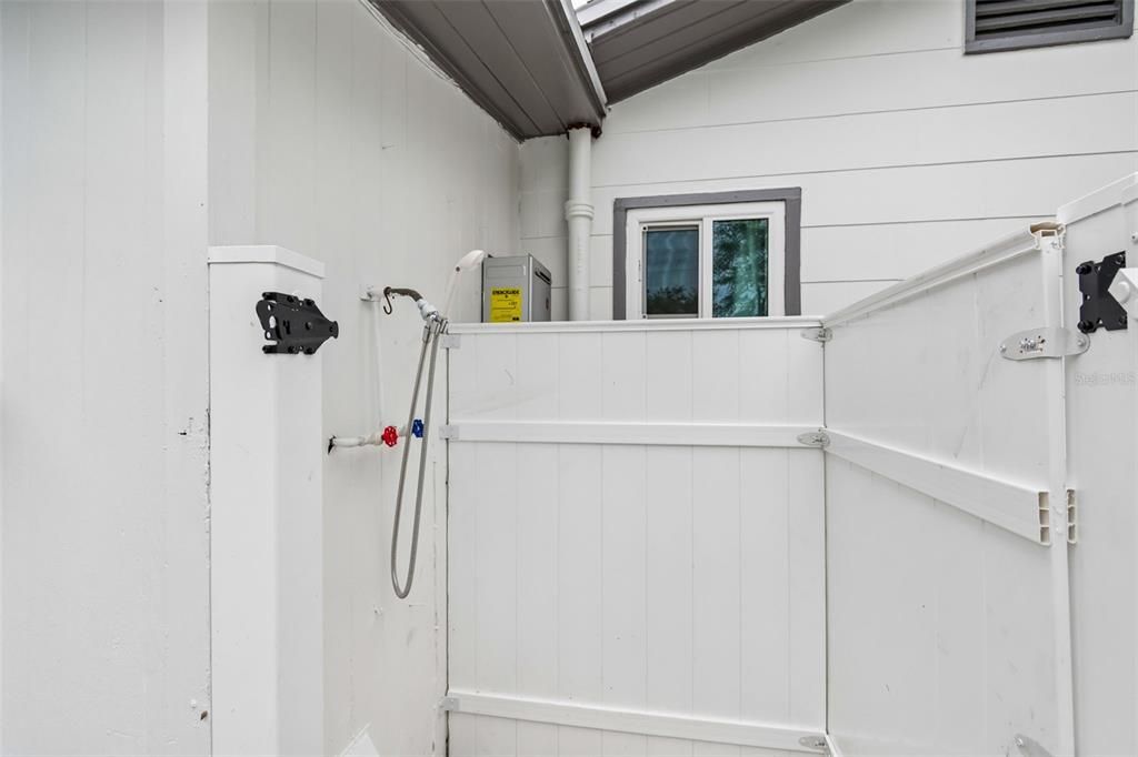 For Sale: $339,000 (2 beds, 1 baths, 1028 Square Feet)