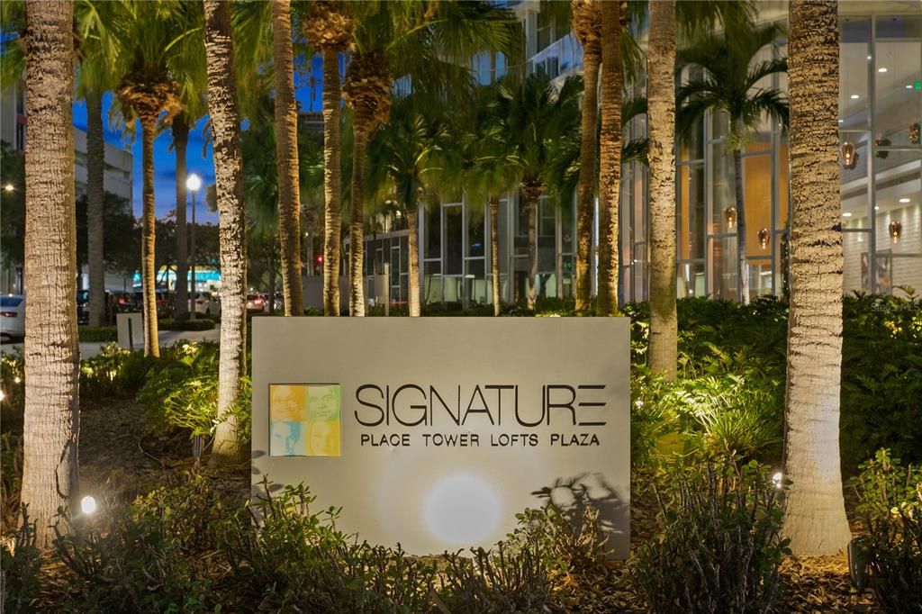 For Rent: $3,900 (1 beds, 1 baths, 915 Square Feet)