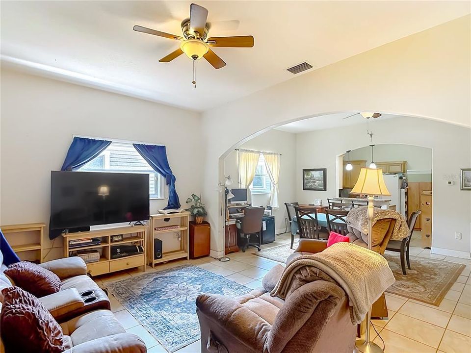 En Venta: $475,000 (3 camas, 2 baños, 1388 Pies cuadrados)
