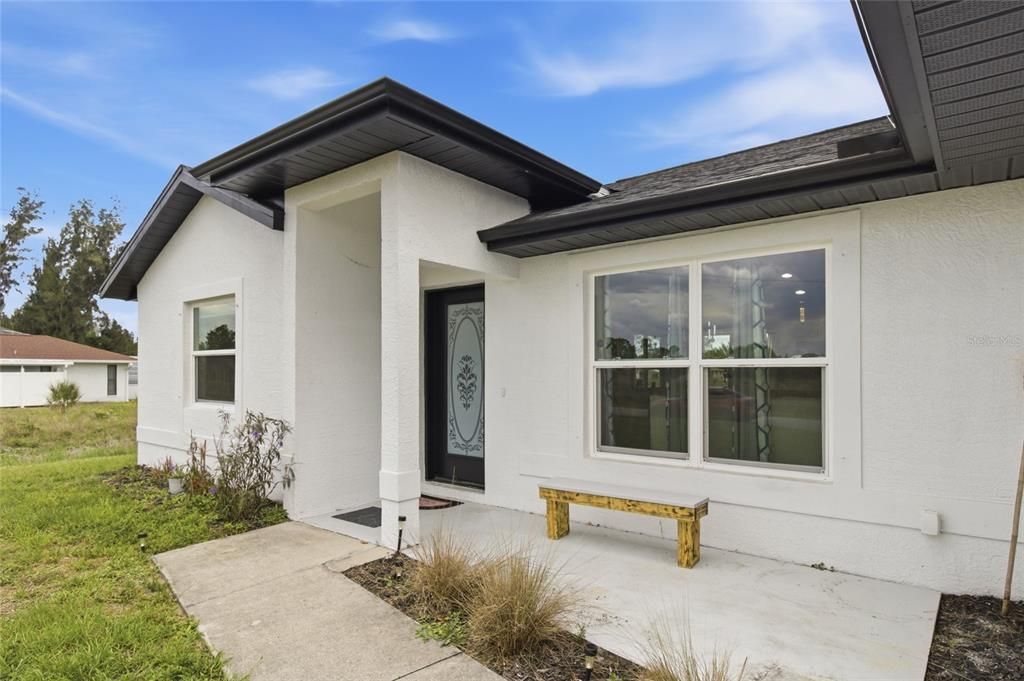 For Sale: $324,999 (3 beds, 2 baths, 1272 Square Feet)