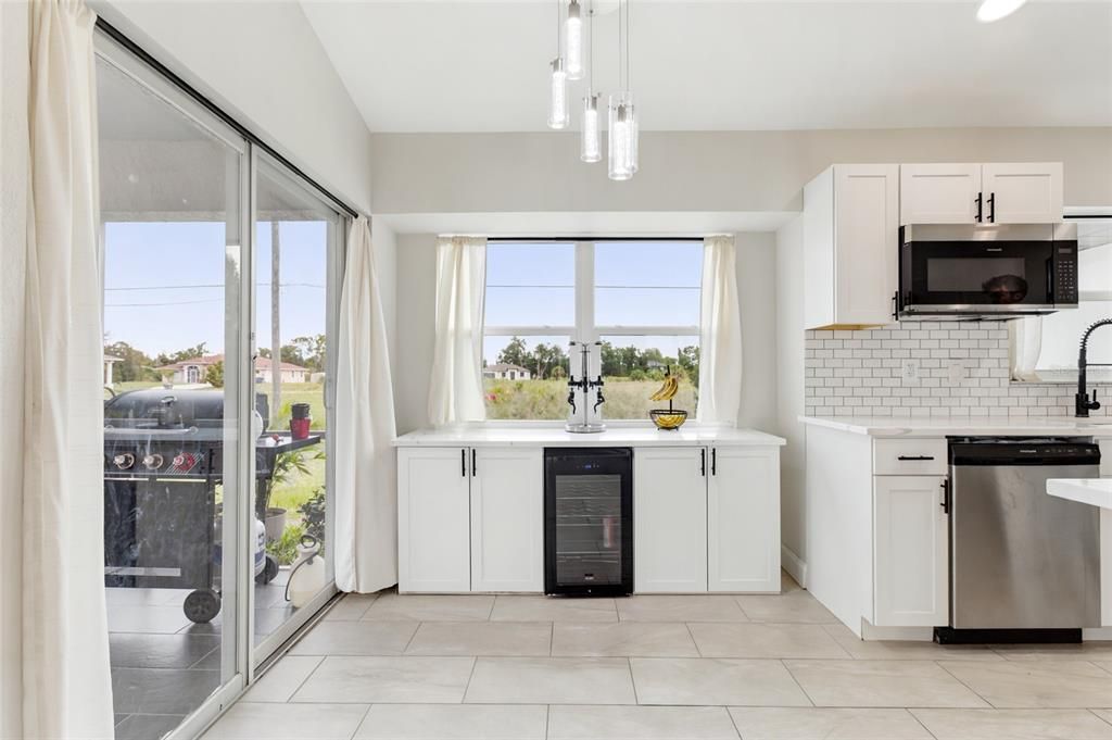 For Sale: $324,999 (3 beds, 2 baths, 1272 Square Feet)