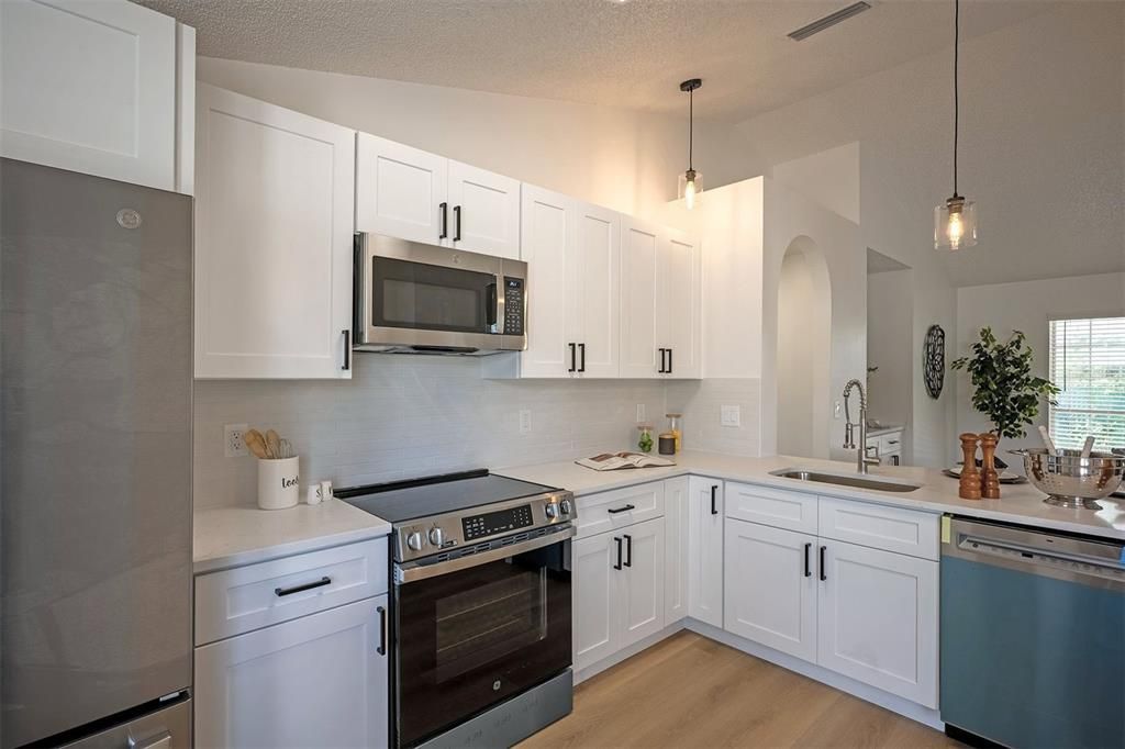 For Sale: $315,000 (4 beds, 2 baths, 1694 Square Feet)