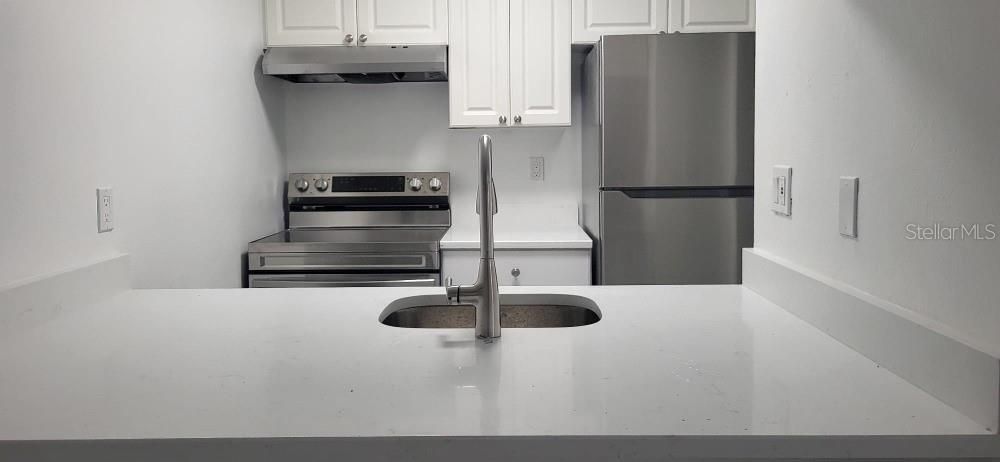 For Sale: $164,900 (2 beds, 1 baths, 813 Square Feet)
