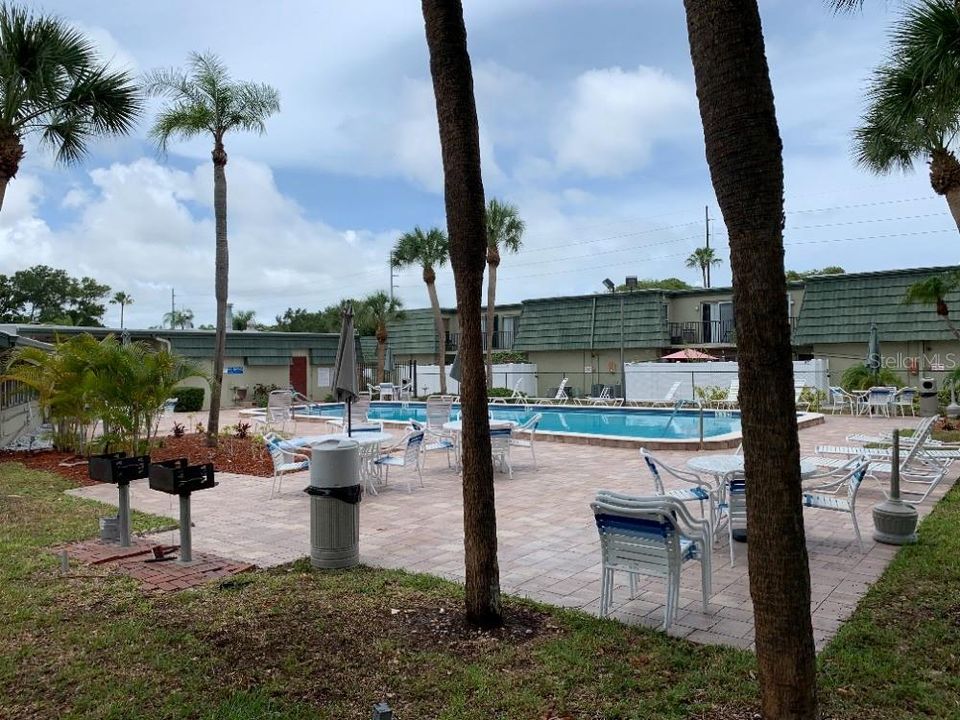 For Sale: $164,900 (2 beds, 1 baths, 813 Square Feet)