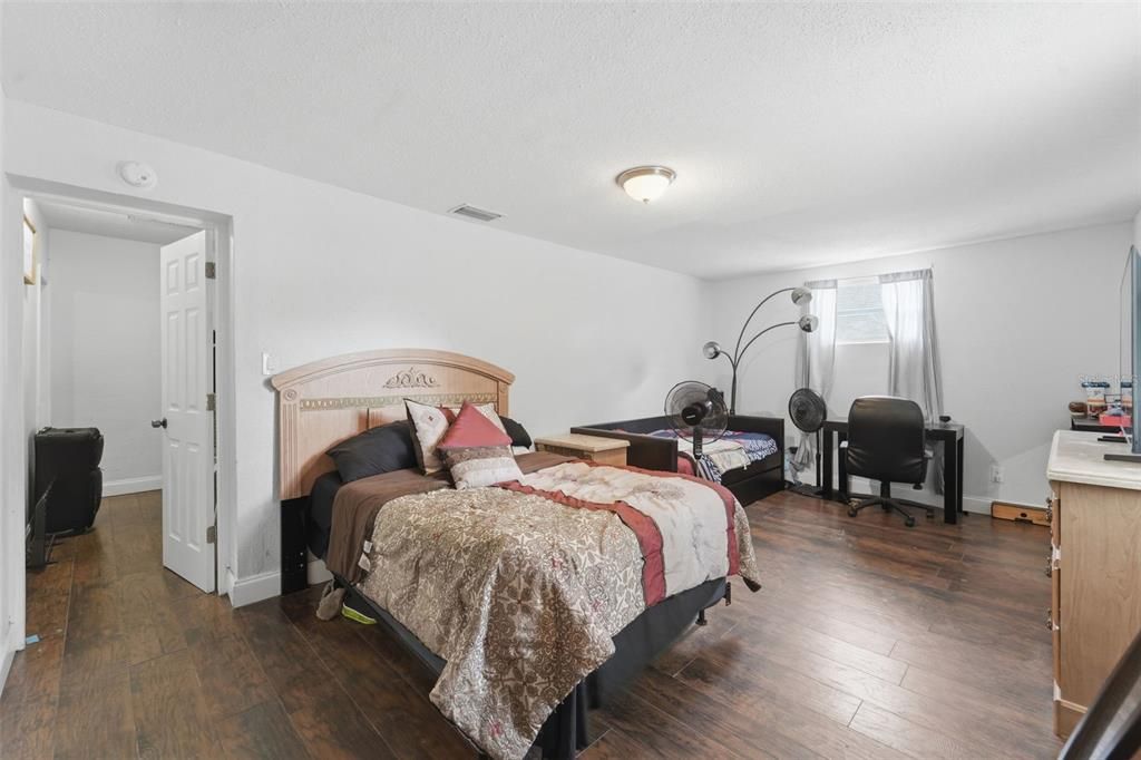 En Venta: $345,000 (5 camas, 0 baños, 2249 Pies cuadrados)