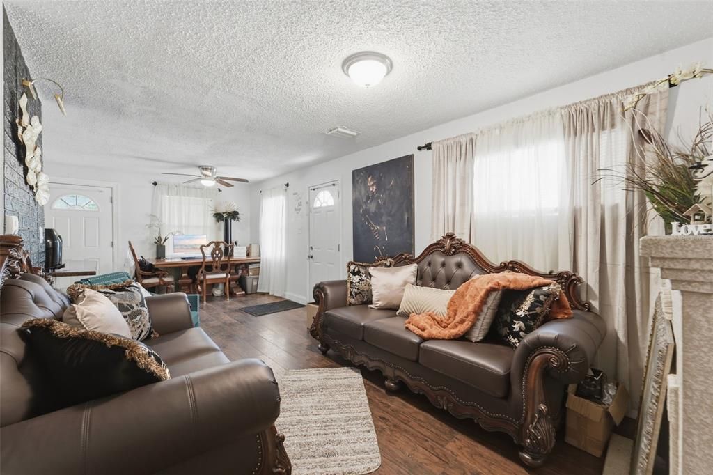 En Venta: $345,000 (5 camas, 0 baños, 2249 Pies cuadrados)