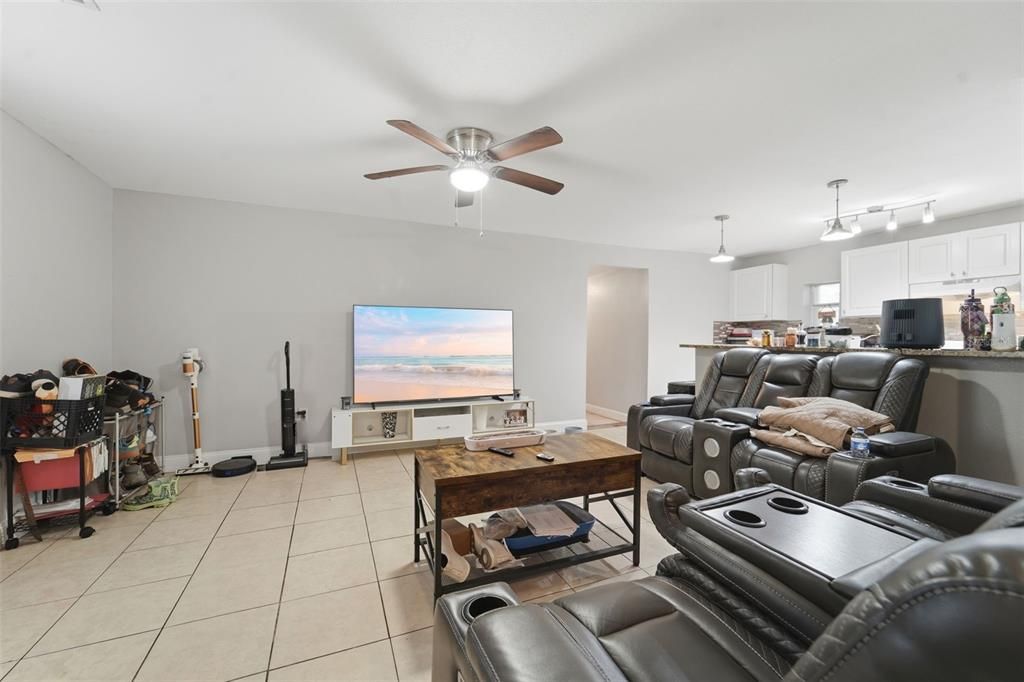 En Venta: $345,000 (5 camas, 0 baños, 2249 Pies cuadrados)