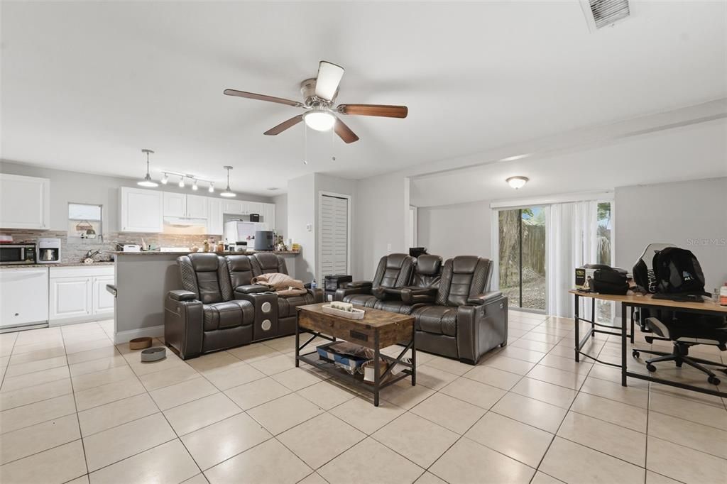 En Venta: $345,000 (5 camas, 0 baños, 2249 Pies cuadrados)