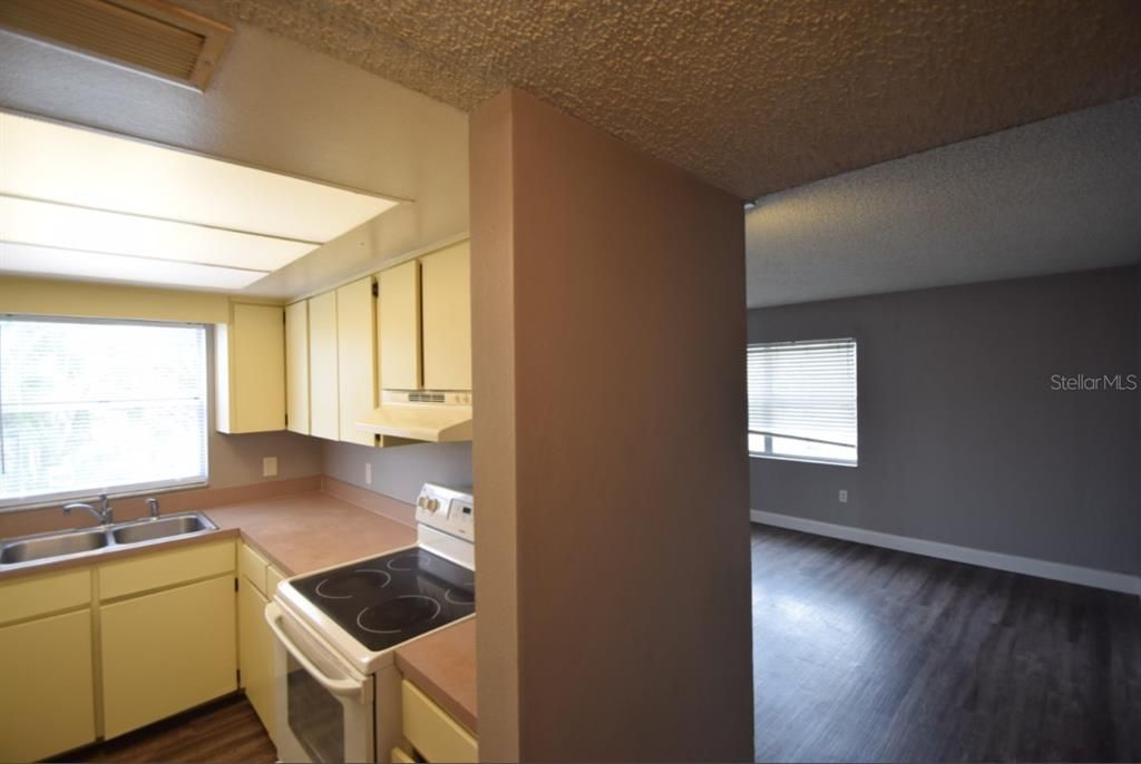 В аренду: $1,350 (2 спален, 1 ванн, 800 Квадратных фут)