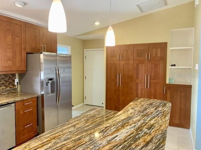 В аренду: $1,850 (3 спален, 2 ванн, 1655 Квадратных фут)