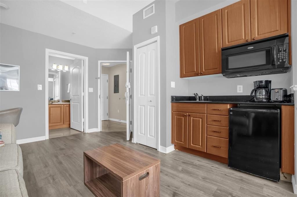 На продажу: $299,900 (2 спален, 2 ванн, 1056 Квадратных фут)