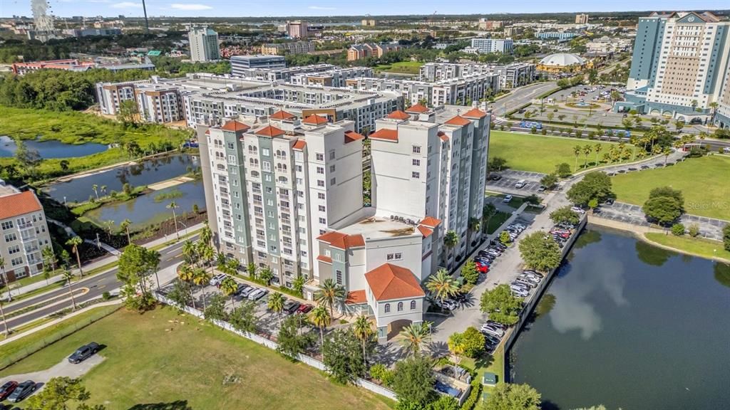 На продажу: $299,900 (2 спален, 2 ванн, 1056 Квадратных фут)