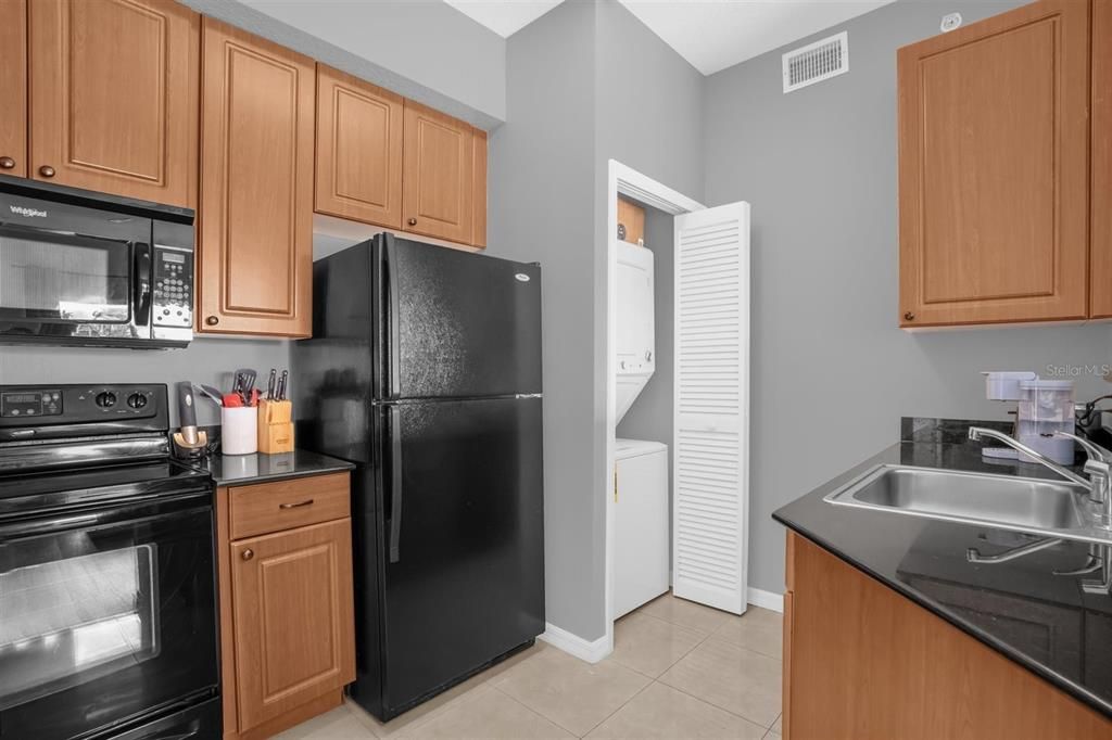 На продажу: $299,900 (2 спален, 2 ванн, 1056 Квадратных фут)
