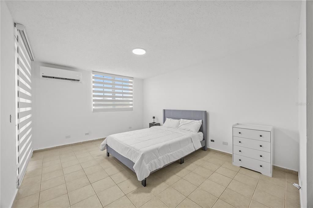 На продажу: $335,000 (3 спален, 2 ванн, 1334 Квадратных фут)