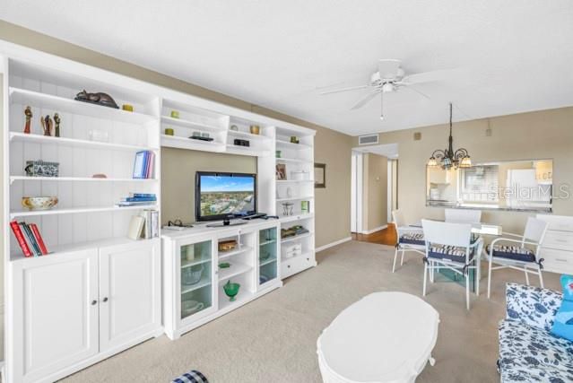 For Sale: $140,000 (1 beds, 1 baths, 790 Square Feet)