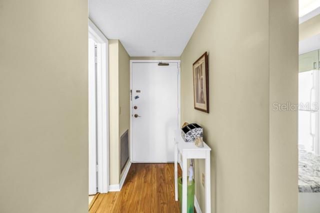 For Sale: $140,000 (1 beds, 1 baths, 790 Square Feet)