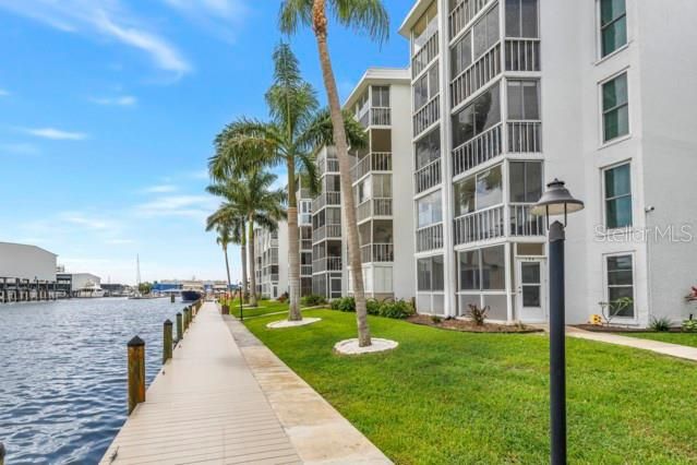 For Sale: $140,000 (1 beds, 1 baths, 790 Square Feet)