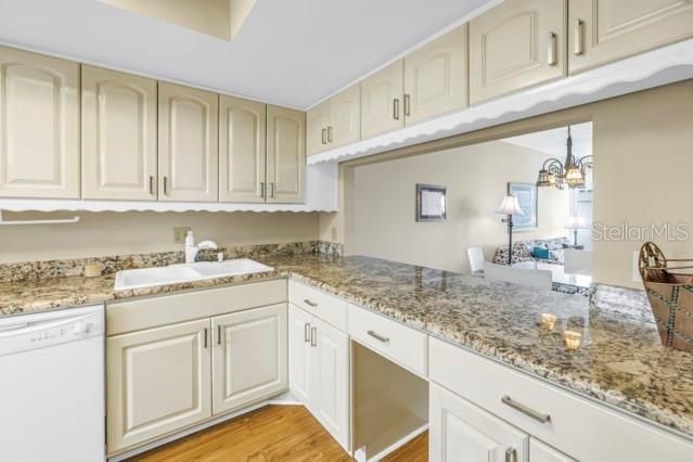 For Sale: $140,000 (1 beds, 1 baths, 790 Square Feet)