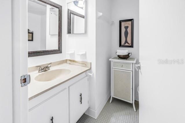 For Sale: $140,000 (1 beds, 1 baths, 790 Square Feet)