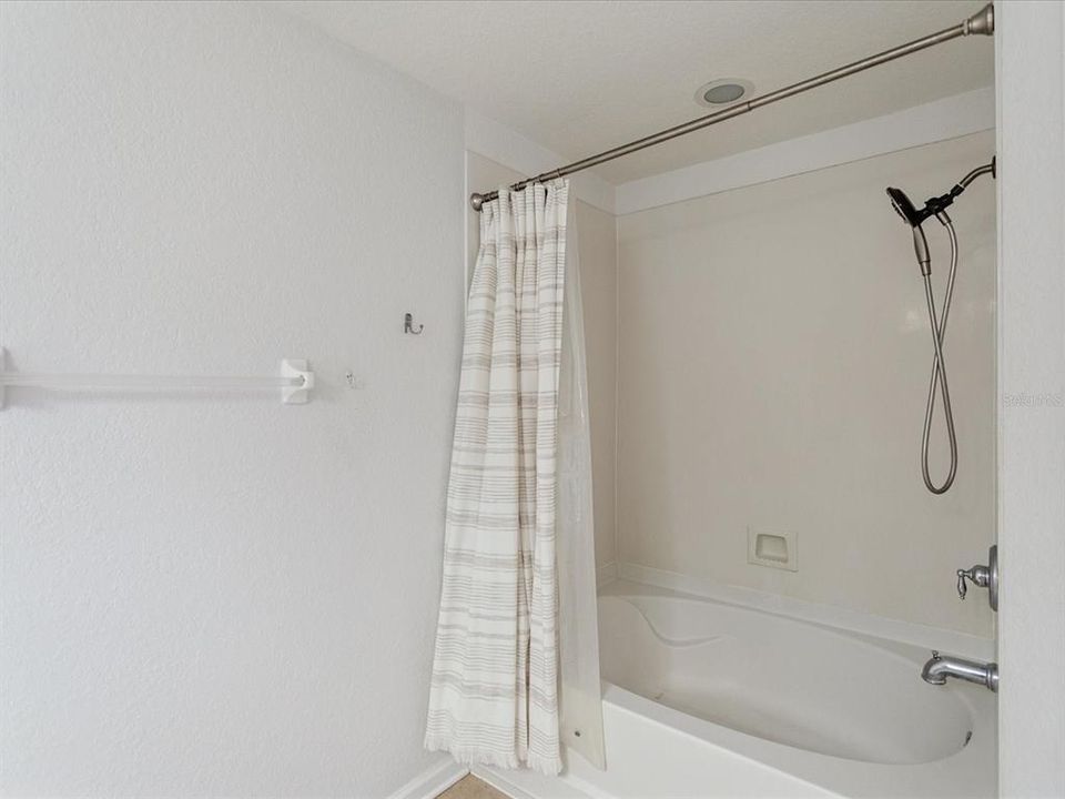 В аренду: $2,300 (3 спален, 2 ванн, 1762 Квадратных фут)