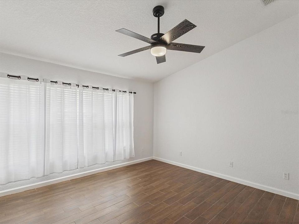 В аренду: $2,300 (3 спален, 2 ванн, 1762 Квадратных фут)