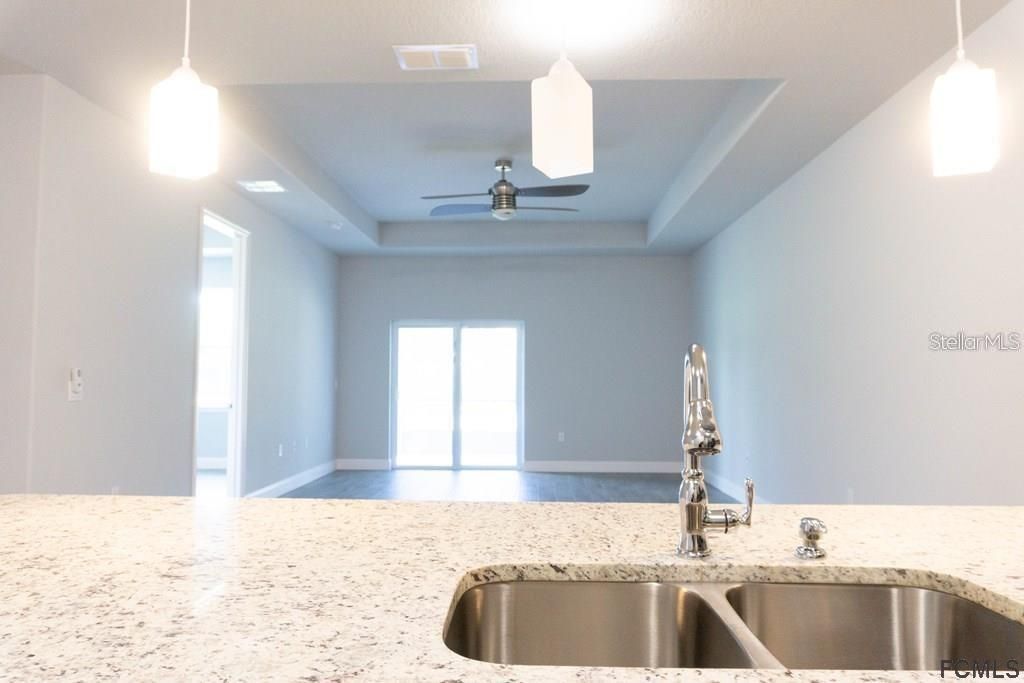 В аренду: $1,850 (4 спален, 2 ванн, 1300 Квадратных фут)