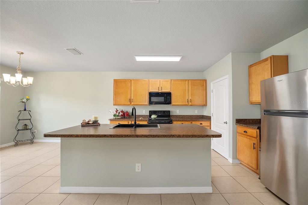 For Sale: $299,900 (3 beds, 2 baths, 1795 Square Feet)
